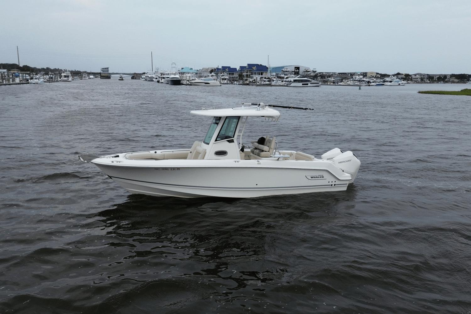 2020 Boston Whaler 250 Outrage