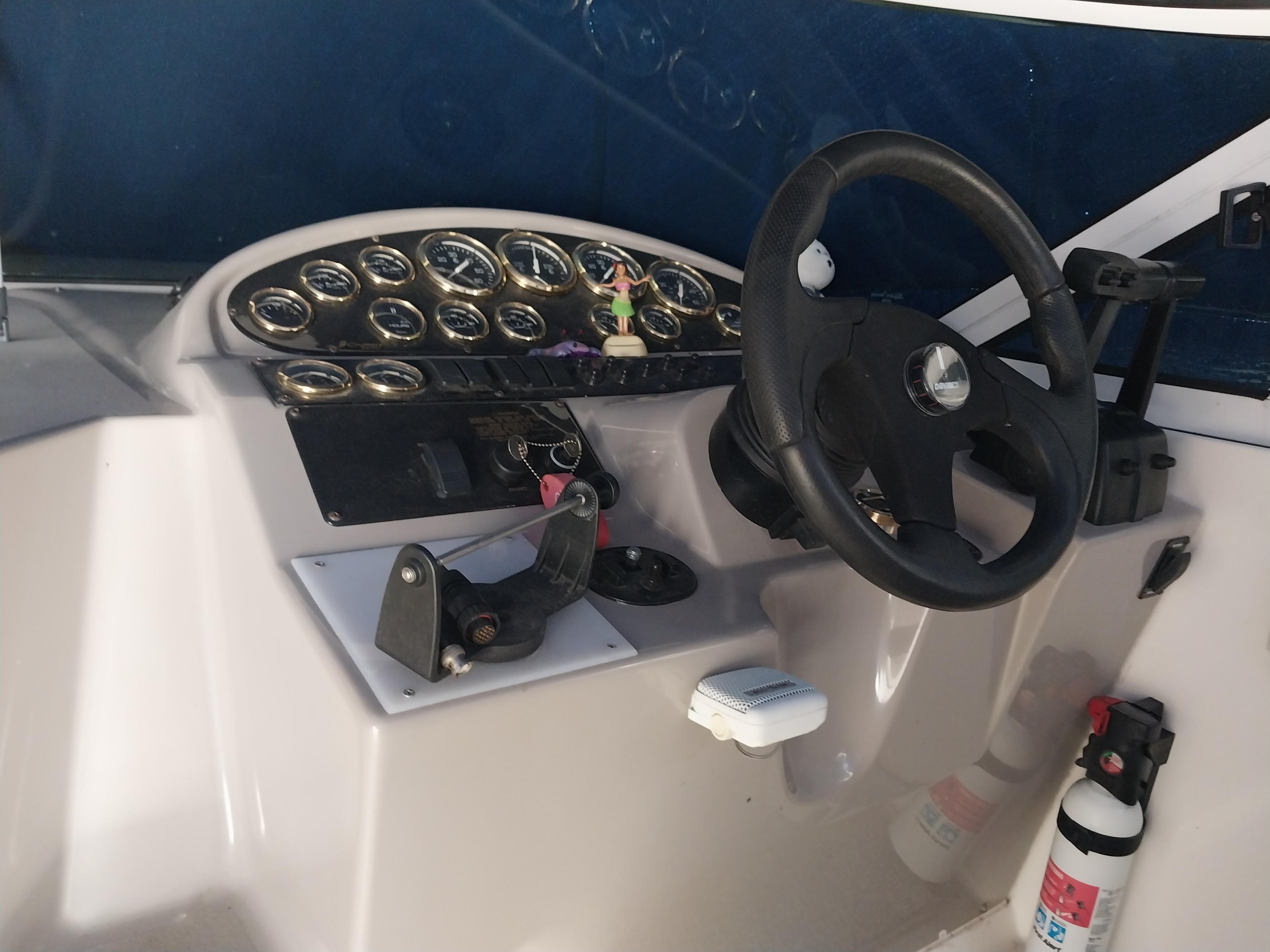 2004 Cruisers Yachts 280 CXi Express