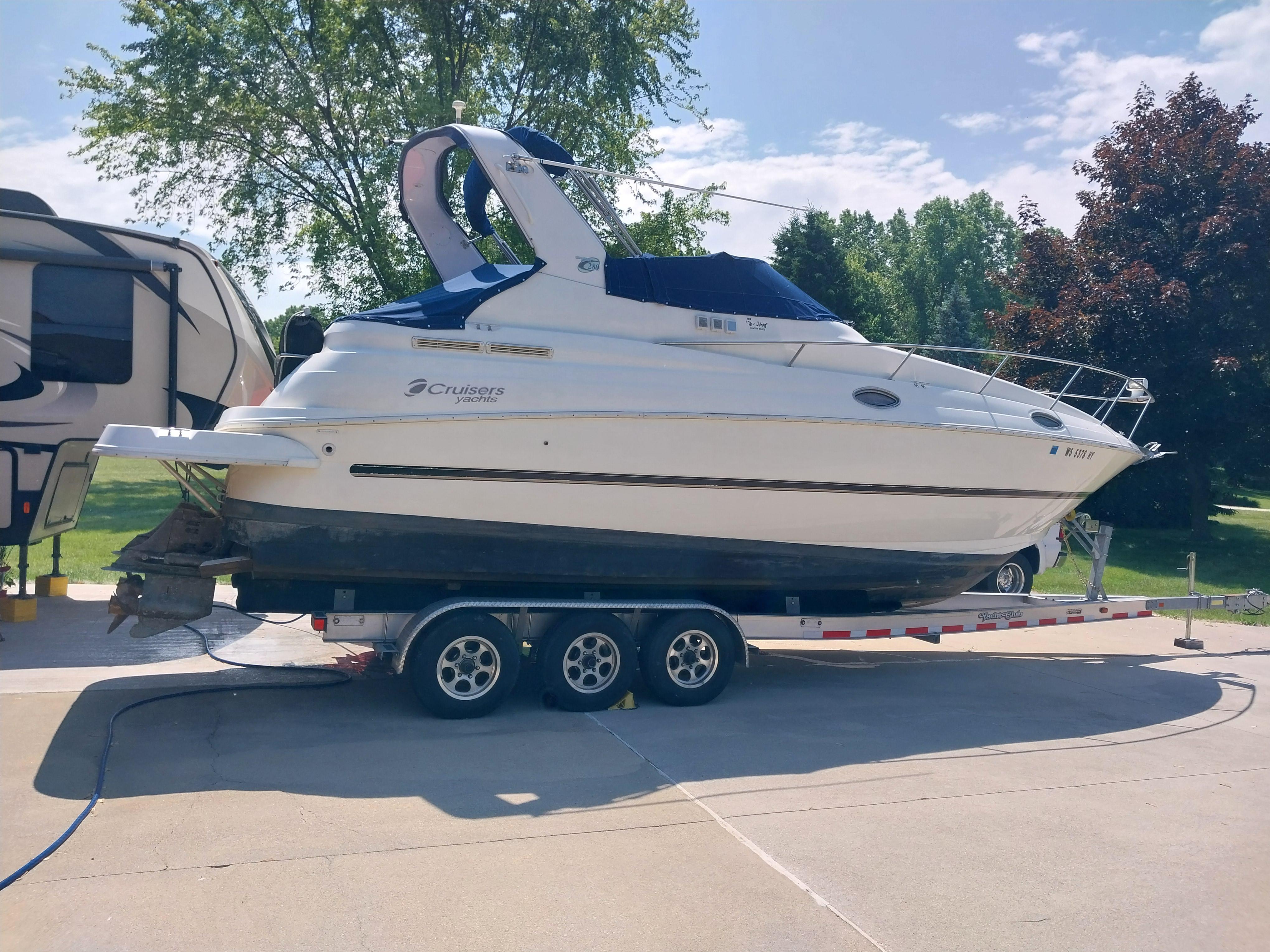2004 Cruisers Yachts 280 CXi Express