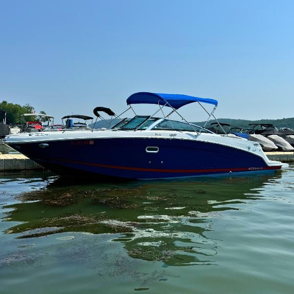 Four Winns HD8 2021 Four Winns HD8 boat docked on a sunny day.