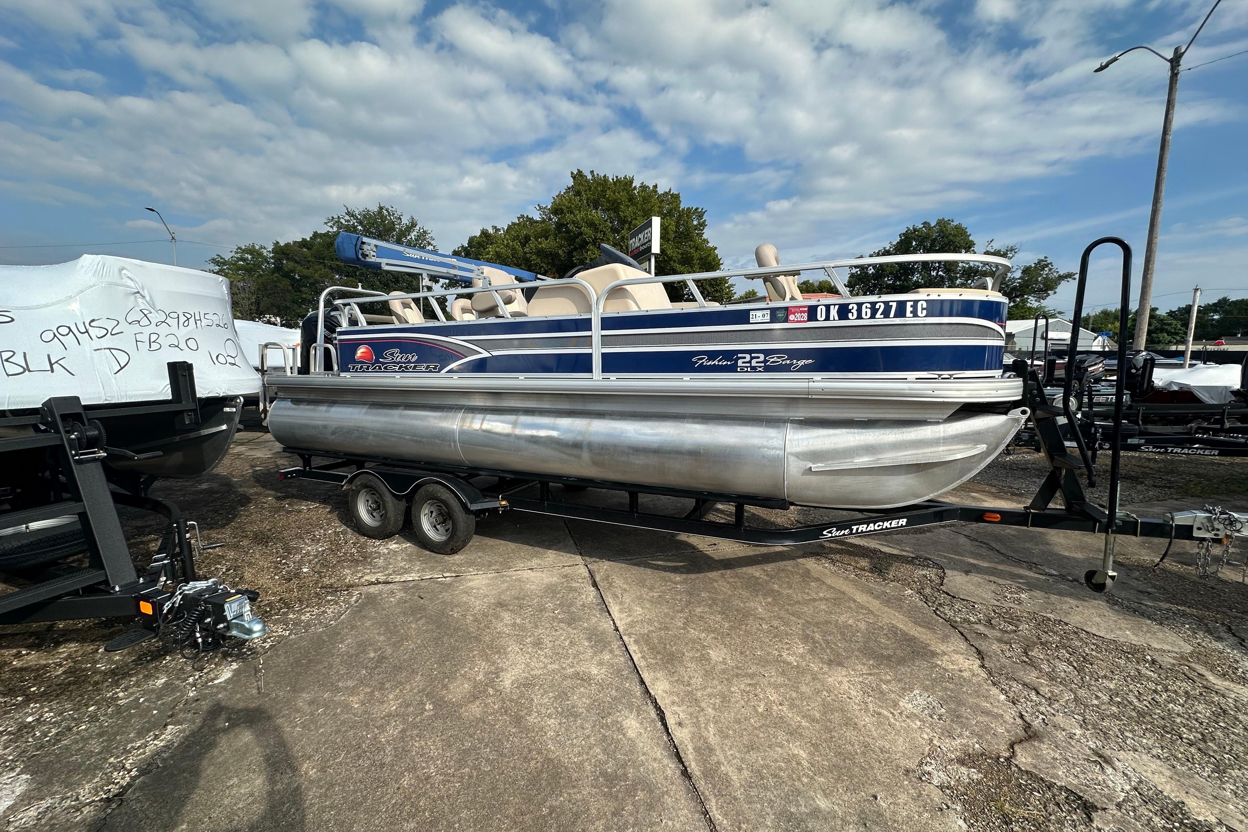 2015 Sun Tracker Fishin' Barge 22 DLX