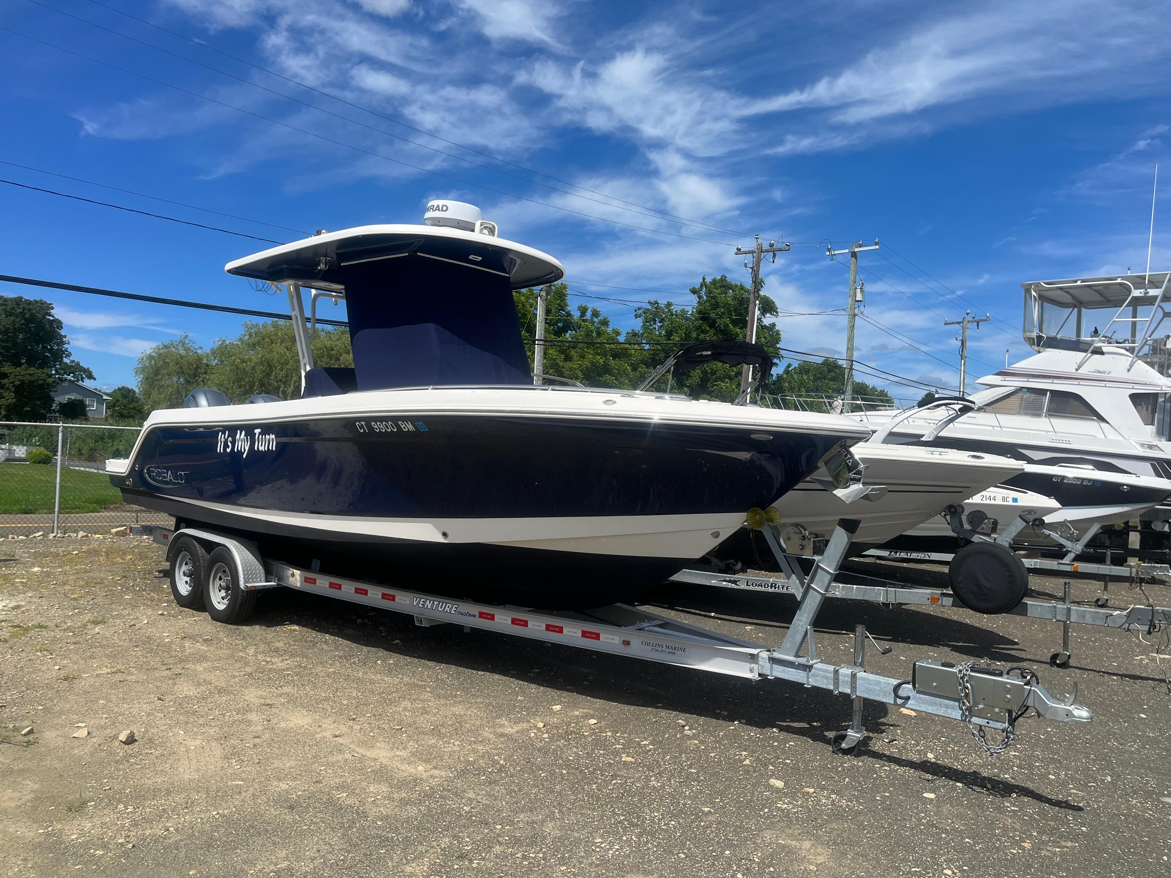 2019 Robalo R272 Center Console