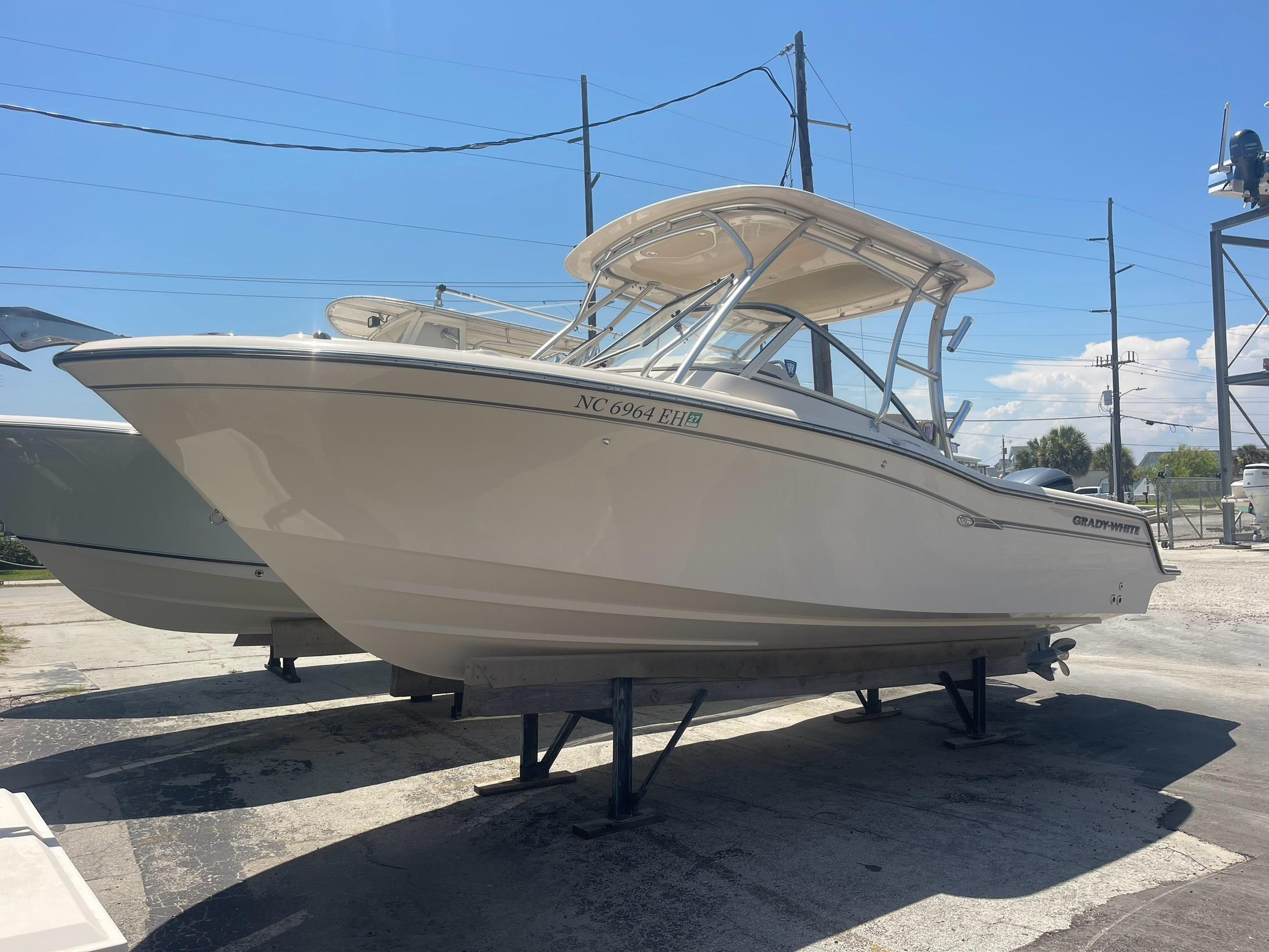 2017 Grady-White Freedom 235