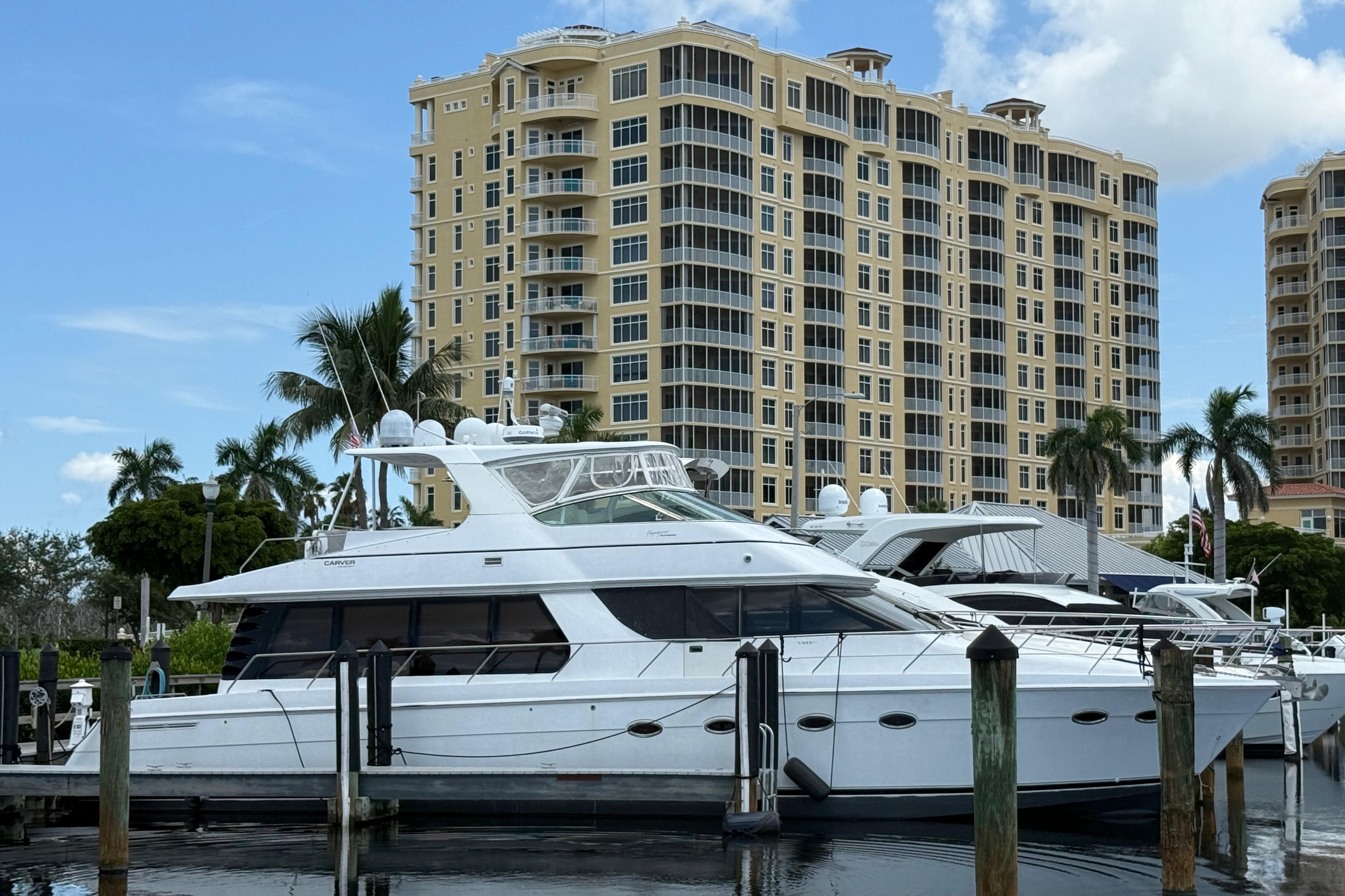 2002 Carver 570 Voyager Pilothouse