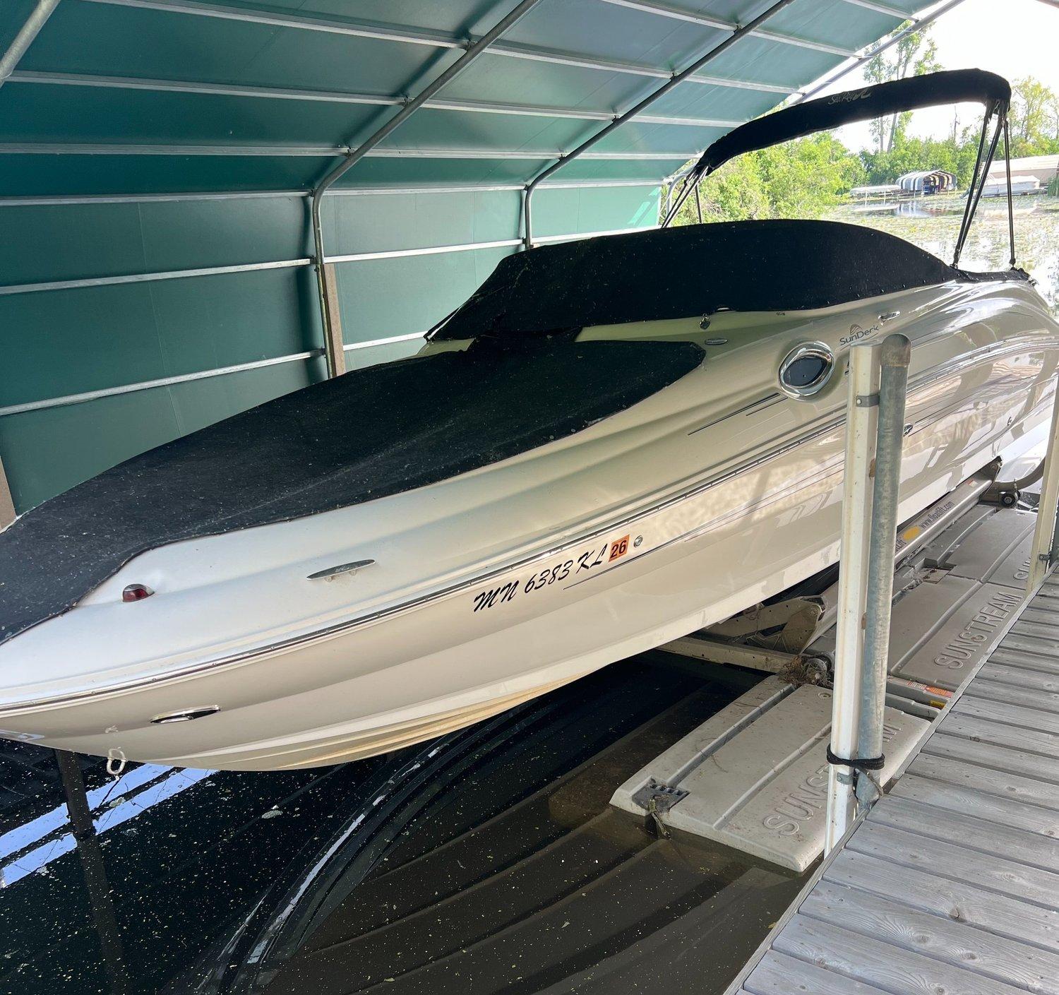 Sea Ray 240 Sundeck 2008 Sea Ray 240 Sundeck boat on lift under a covered dock.