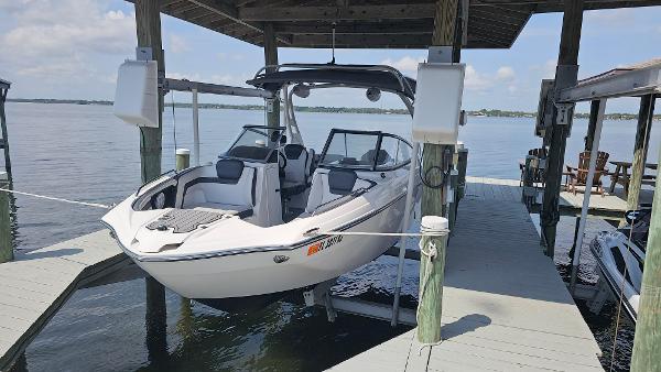 2017 Yamaha Boats 242 S-type E-Series