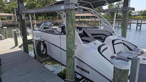 2017 Yamaha Boats 242 S-type E-Series