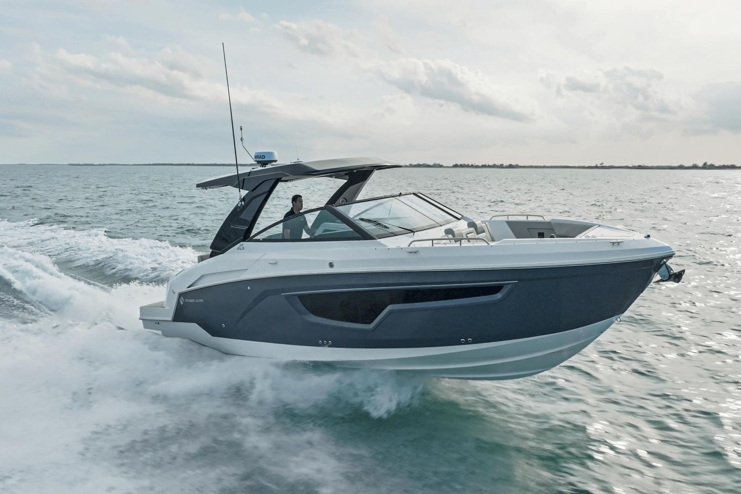2024 Cruisers Yachts 34 GLS Outboard