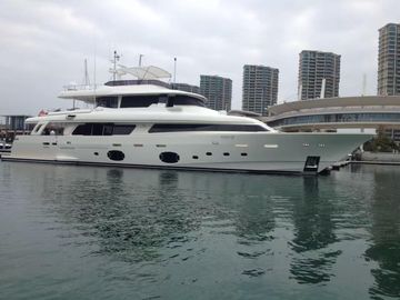 2015 Custom Line Navetta 33