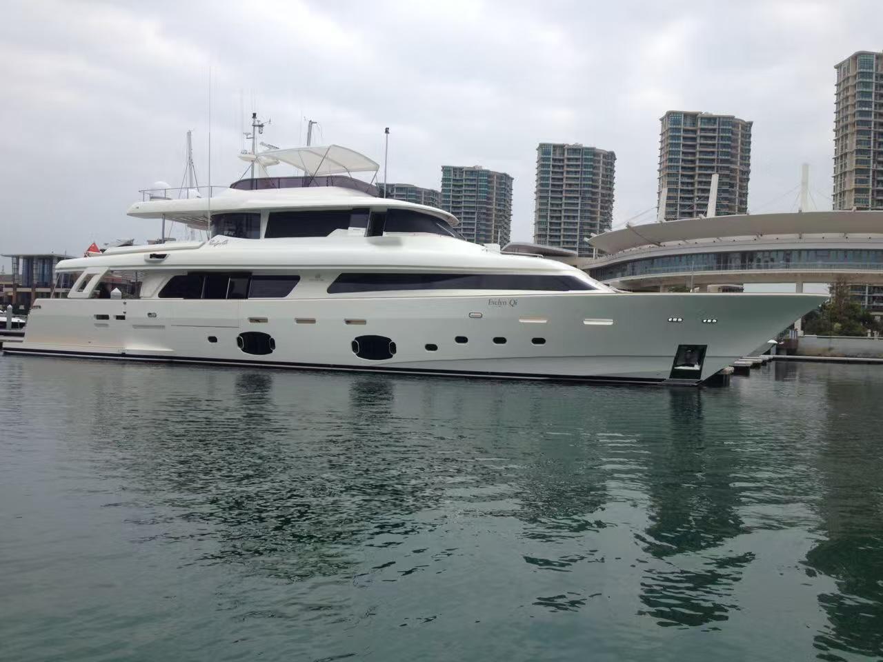 2015 Custom Line Navetta 33