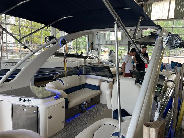 2020 Avalon Excalibur Elite Windshield 27’