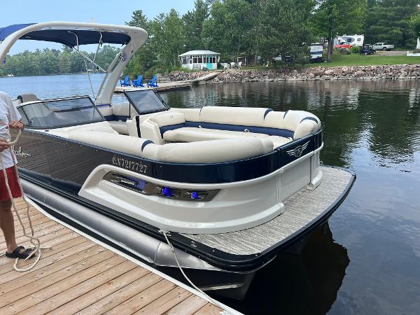 2020 Avalon Excalibur Elite Windshield 27’