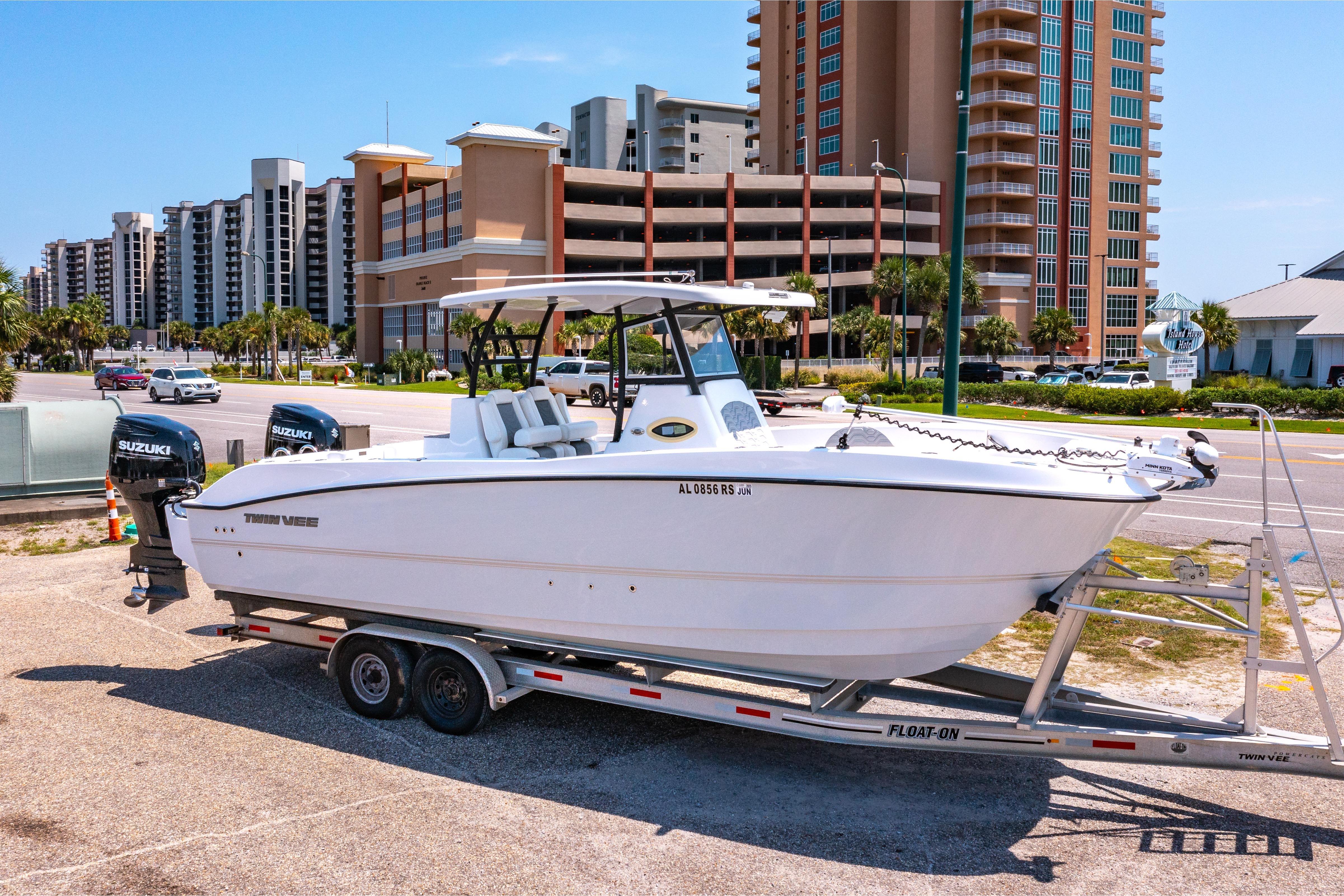 2022 Twin Vee 280 GFX CC