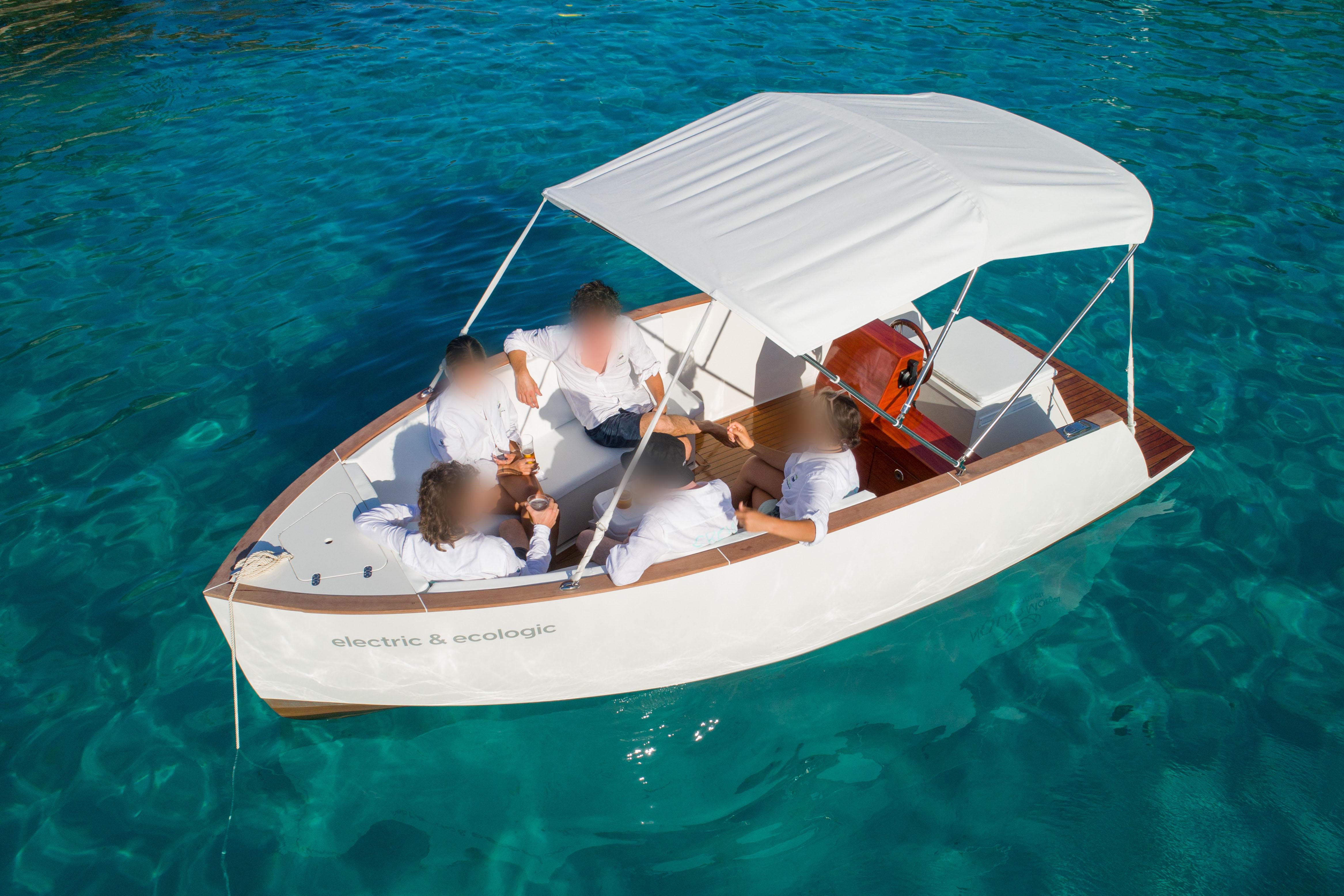 Nauta Morgau Navilera 2021 Nauta Morgau Navilera electric boat with canopy on clear blue water.