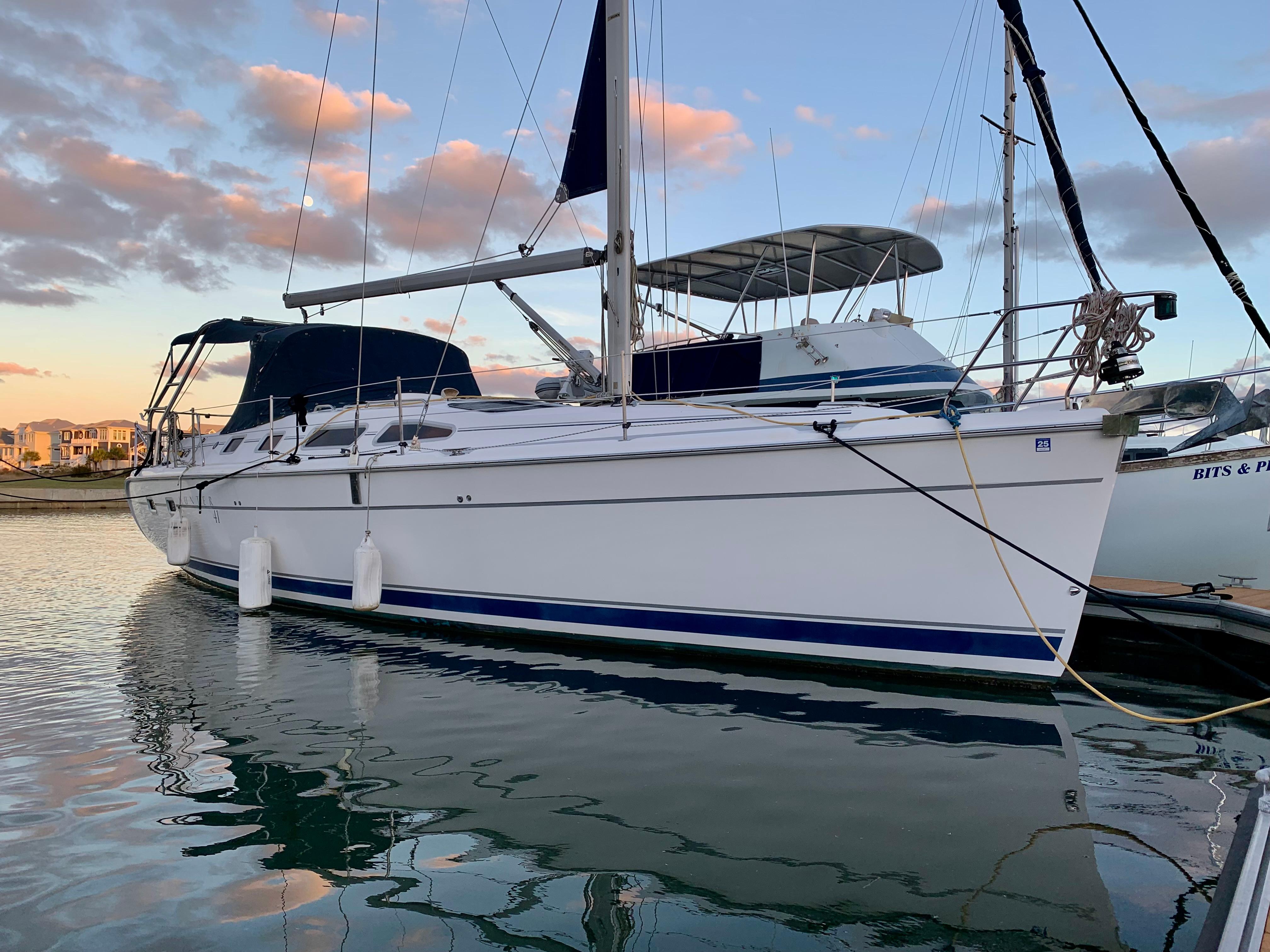 2005 Hunter 41 Aft Cockpit