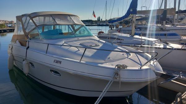 Jeanneau Leader 805 2008 Jeanneau Leader 805 boat docked in a marina, featuring sleek design and sun canopy.