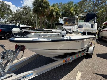 2001 Mako 2100 Bayshark
