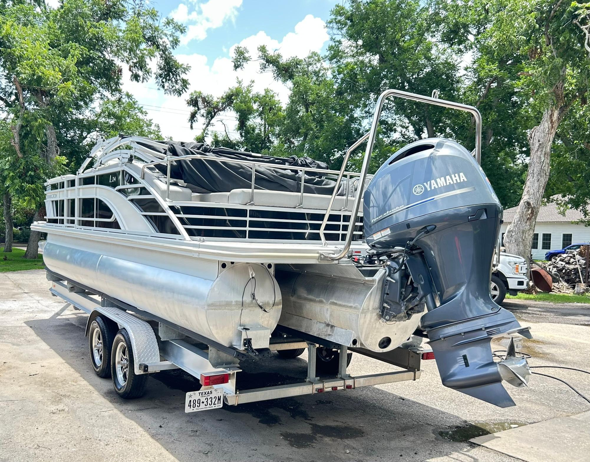 2021 Bennington L 24 Swingback