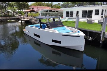 2021 De Antonio Yachts Center Console
