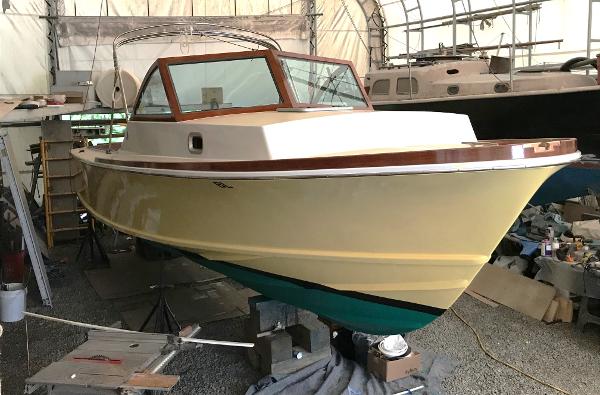 Hunt Yachts Surfhunter 25 1970 Hunt Yachts Surfhunter 25 in a boatyard for maintenance.