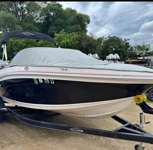2016 Tahoe 450 TS Outboard