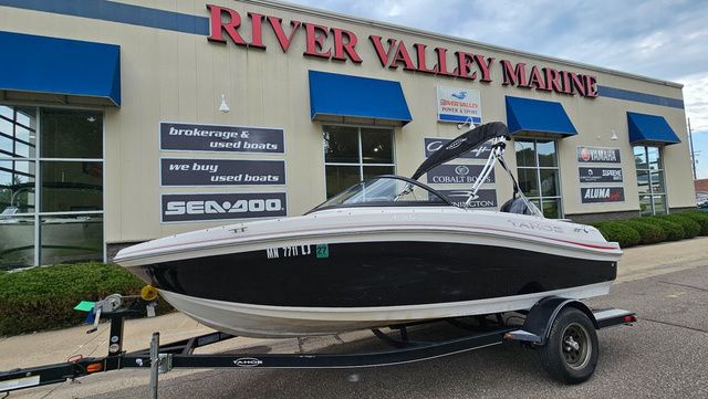 2016 Tahoe 450 TS Outboard