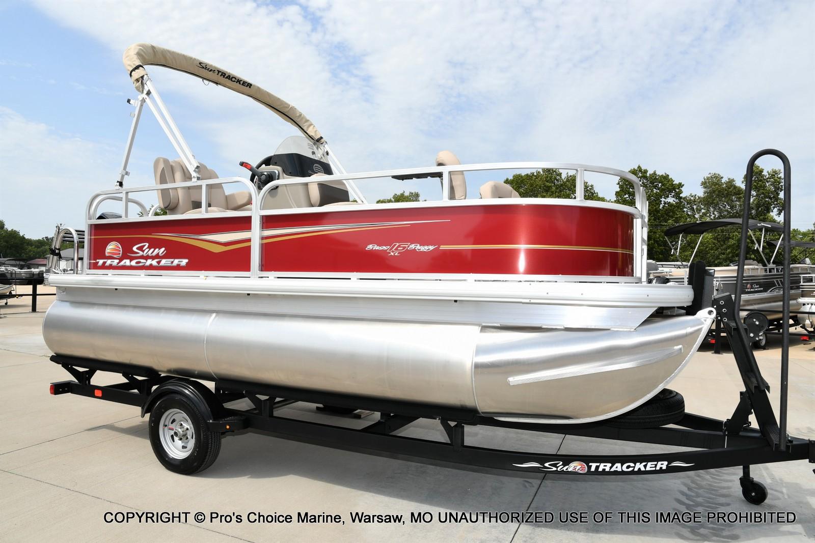 Sun Tracker Bass Buggy 16 XL Select w/50HP CT 4 Stroke