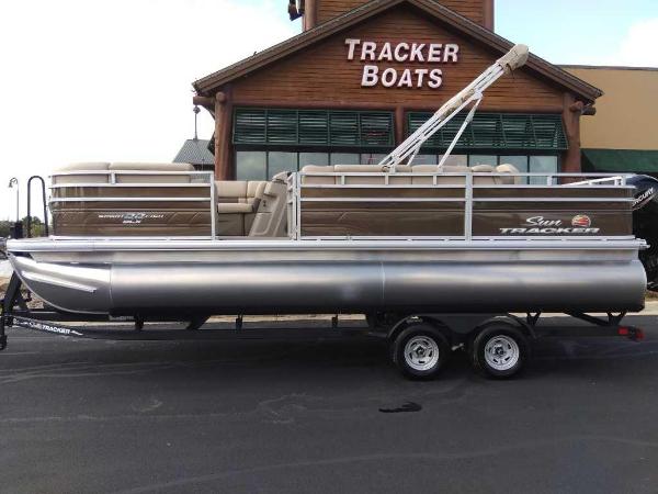 2024 Sun Tracker SportFish 22 DLX