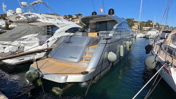 2010 Pershing 64