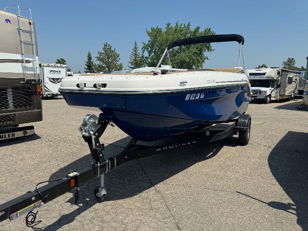 Bayliner DX 2000 2023 Bayliner DX 2000 boat on trailer in outdoor lot.
