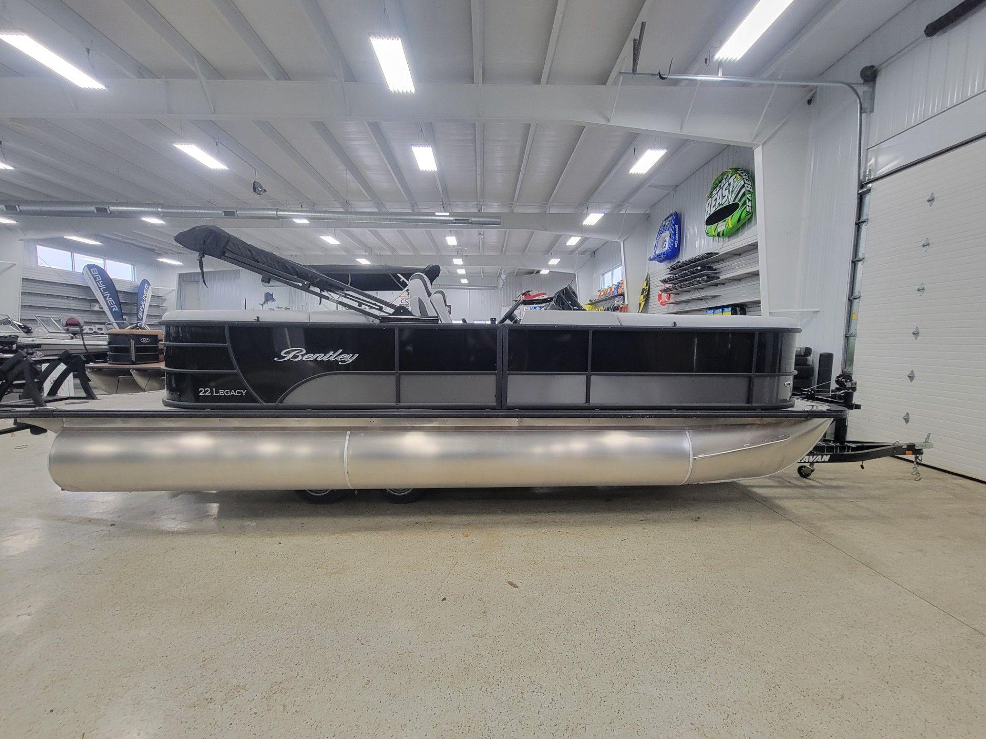 2025 Bentley Pontoons Legacy 220 Navigator