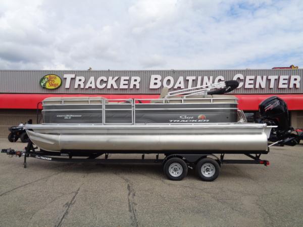 2025 Sun Tracker Party Barge 22 DLX