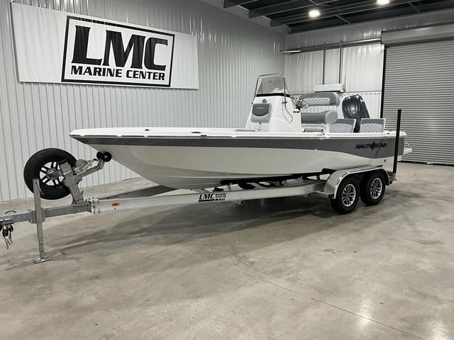 NauticStar 214 Bay