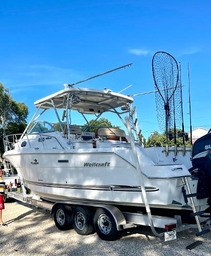 Wellcraft 290 Coastal 2003 Wellcraft 290 Coastal boat on a trailer, ready for fishing.