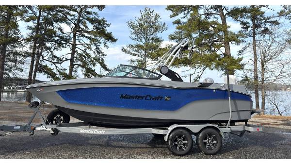 2023 MasterCraft XT22