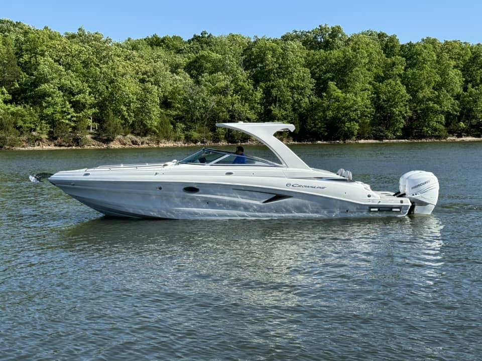 2025 Crownline 330 XSS