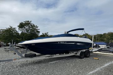2016 Sea Ray 240 Sundeck Outboard