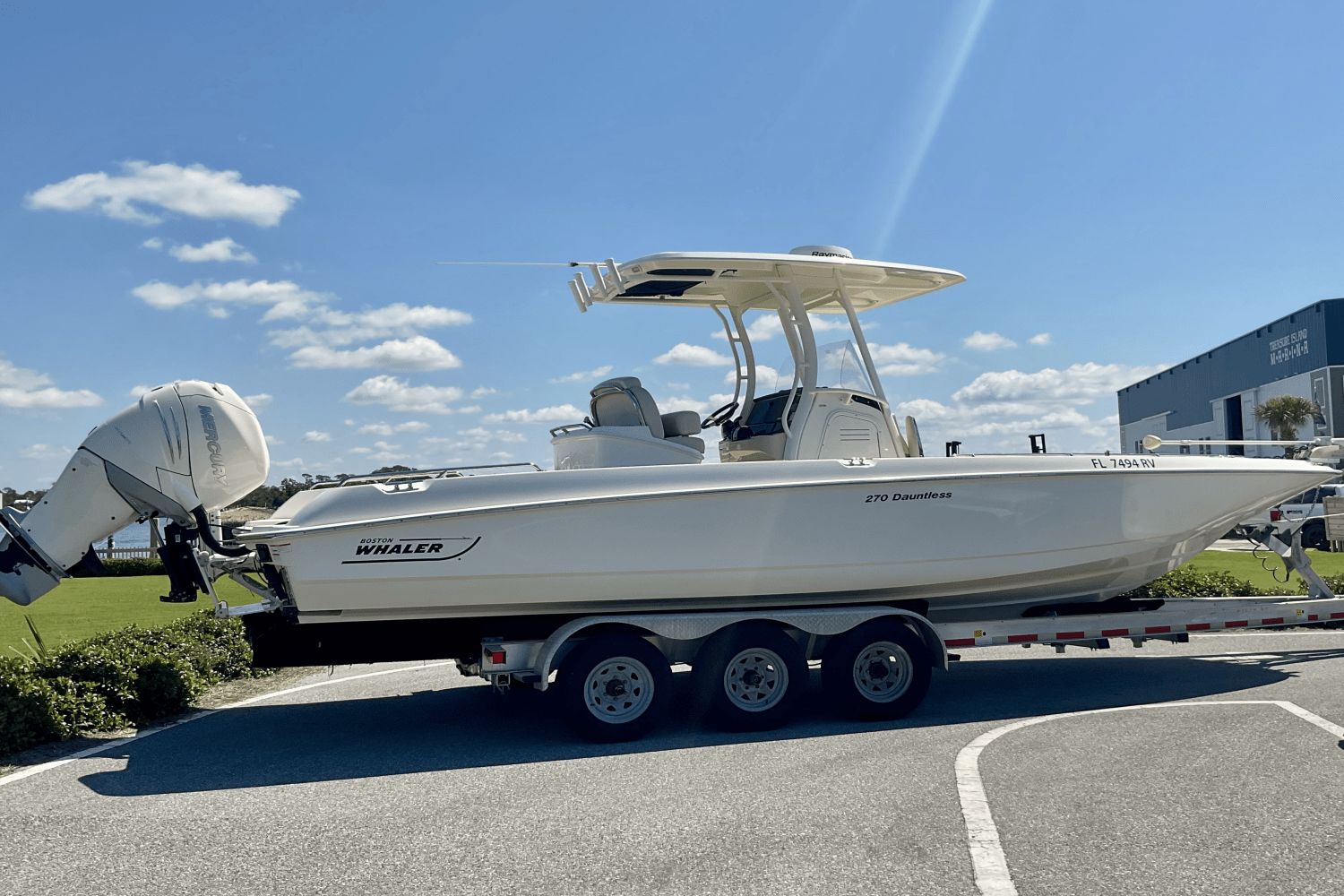 2019 Boston Whaler 270 Dauntless