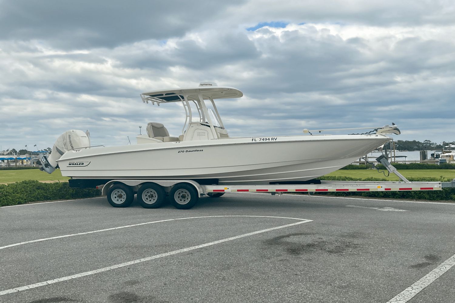 2019 Boston Whaler 270 Dauntless