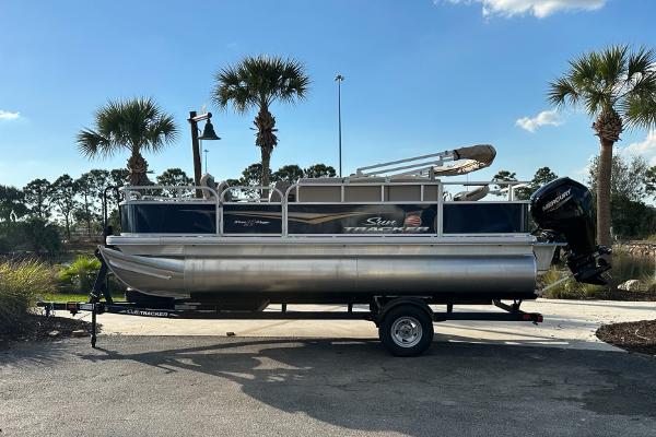 2025 Sun Tracker Bass Buggy 18 DLX