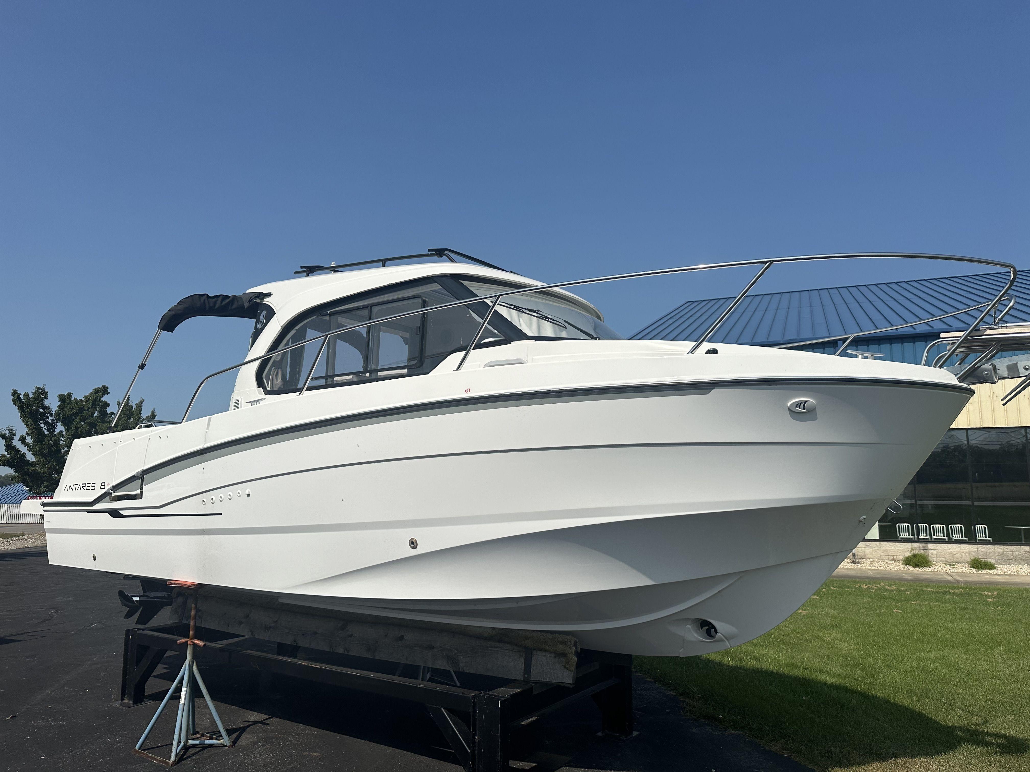 Beneteau 8 OB Image 1