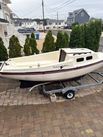 1982 Victoria Sail