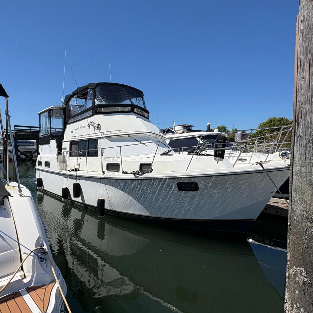 1988 Carver 36 Aft Cabin