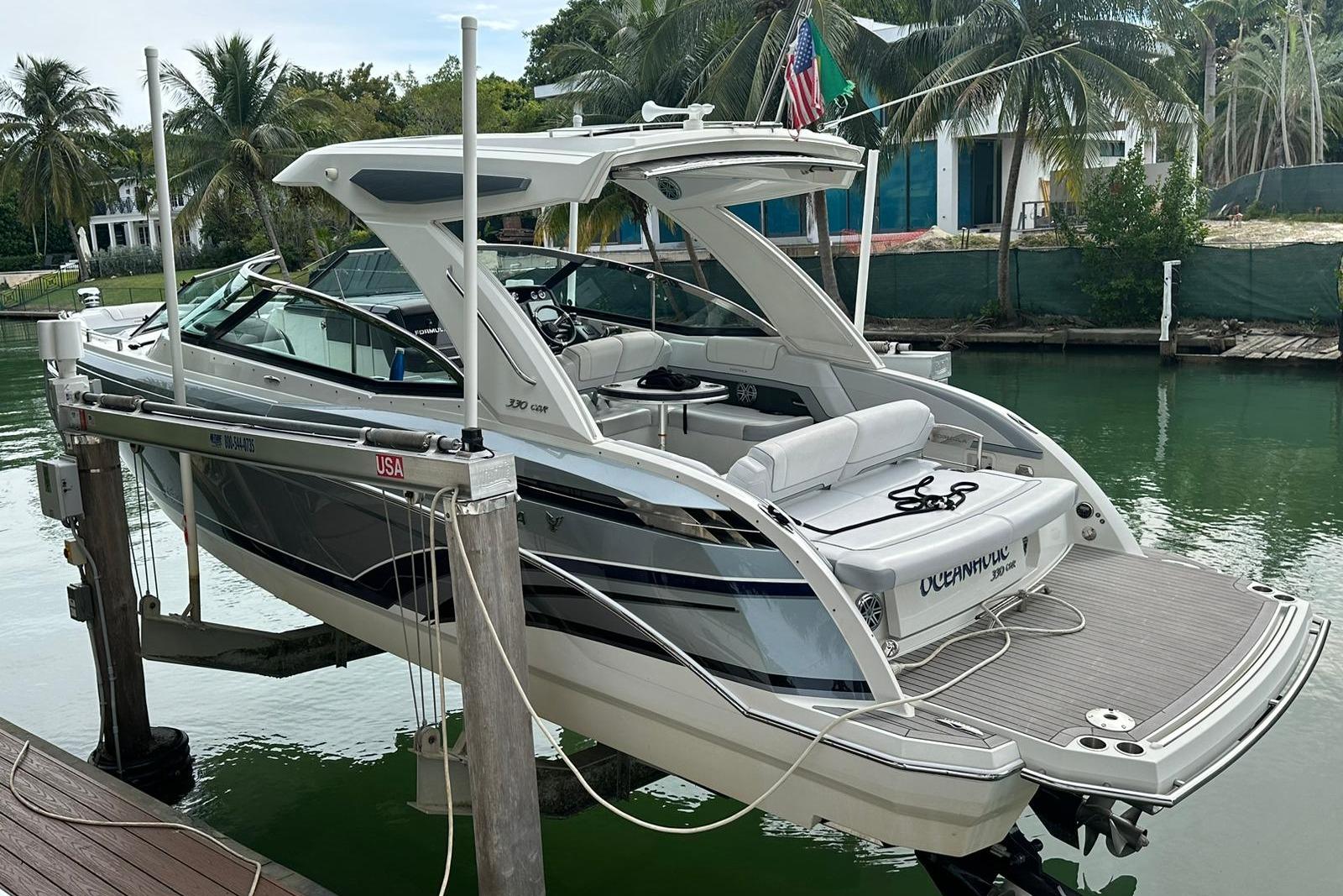 2018 Formula 330 Crossover Bowrider