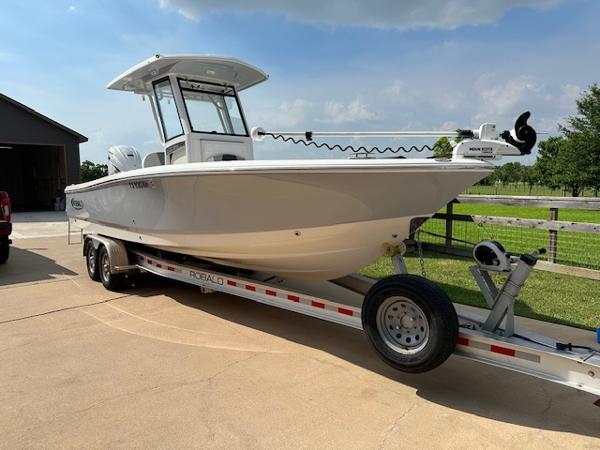 2022 Robalo 266 Cayman