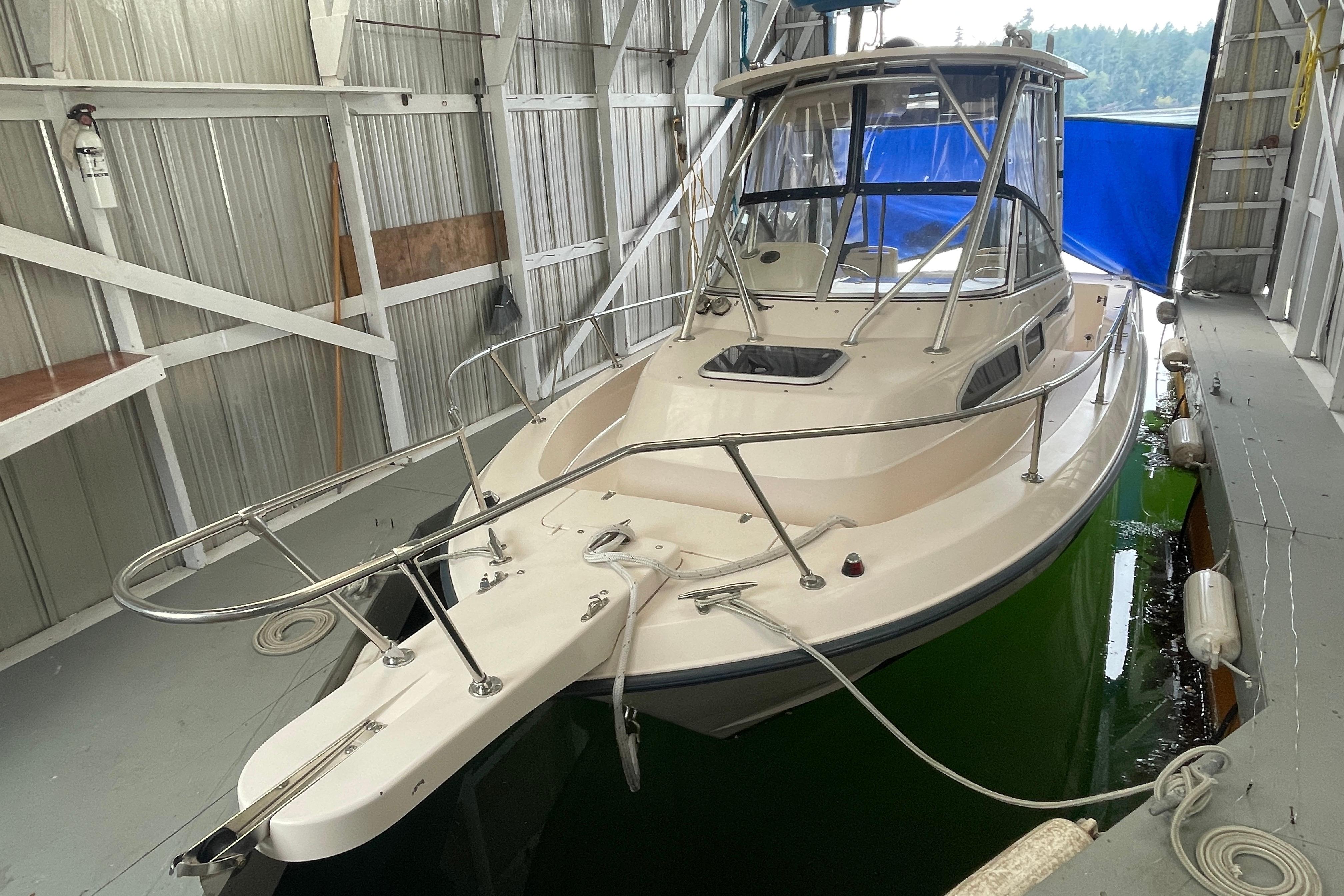 2000 Grady-White Voyager 248