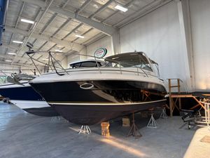 Rinker Fiesta Vee 300 2005 Rinker Fiesta Vee 300 boat in indoor storage facility.