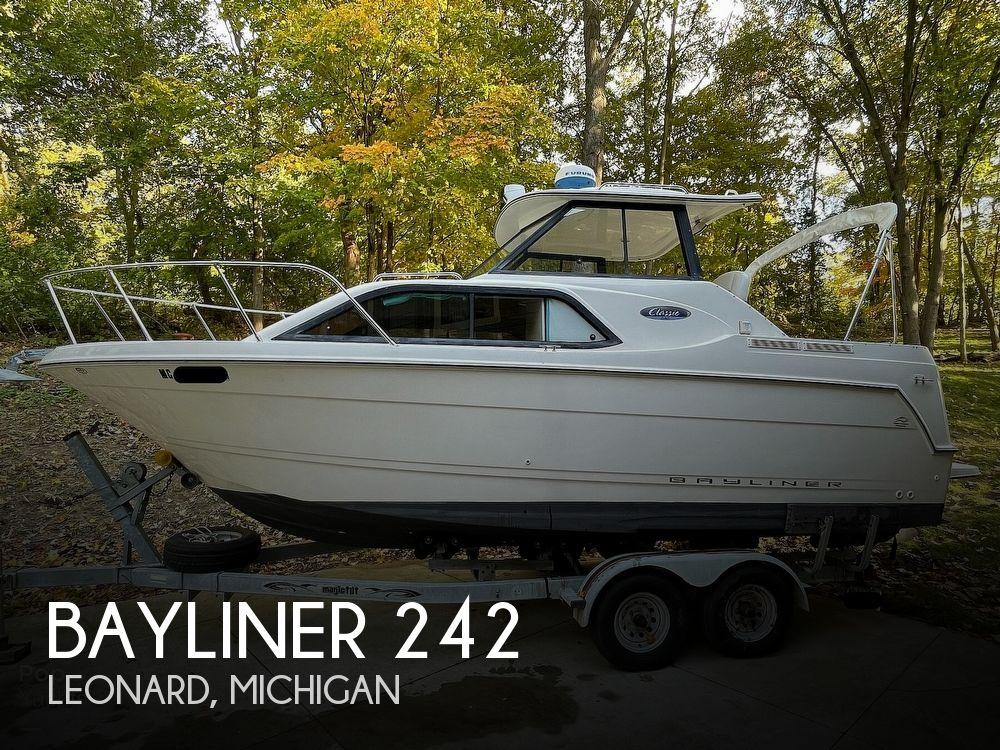 Bayliner 242 Classic 2004 Bayliner 242 Classic for sale in Oxford, MI