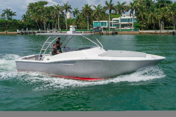 Buddy Davis 35 Predator 2010 Buddy Davis 35 Predator cruising on a scenic waterway.