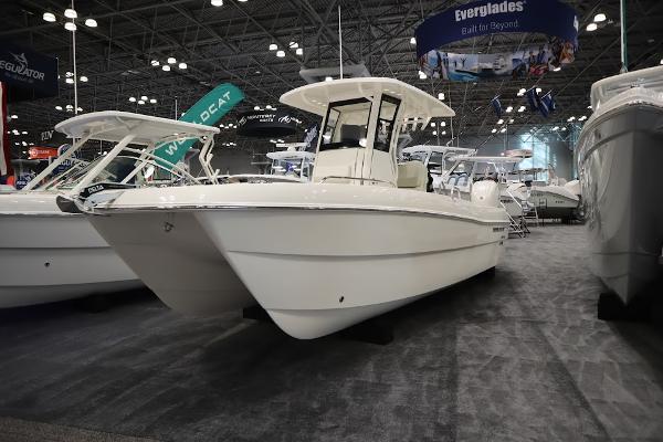World Cat 235 TE 2025 World Cat 235 TE boat displayed at an indoor boat show.